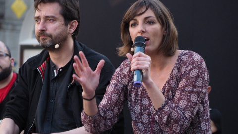 La eurodiputada de Podemos Lola Sánchez, junto al diputado de Unidos Podemos Rafael Mayoral, en una imagen de archivo.