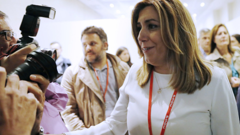 Susana Díaz saluda en comité federal anterior, ya con la Gestora en marcha.