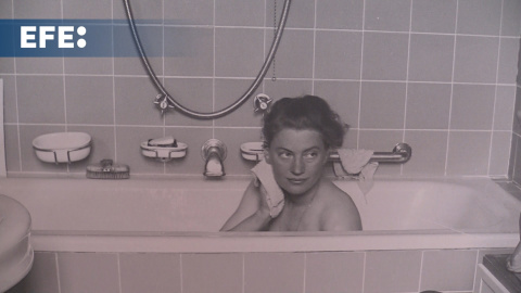 La icónica foto de Lee Miller en la bañera de Hitler se expone en la Costa Brava