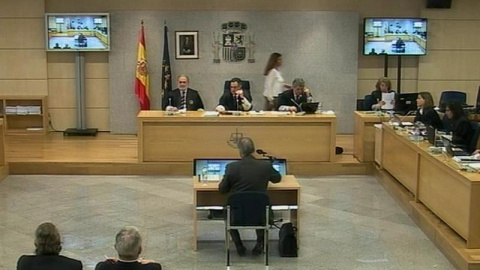 Captura de vídeo de la señal facilitada por la Audiencia Nacional de la declaración del extesorero del PP Luis Bárcenas, hoy durante el juicio del caso de corrupción política Gürtel, para quien la Fiscalía pide 42 años y seis meses de cárce