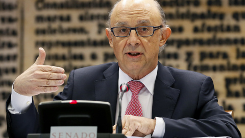 El ministro de Hacienda, Cristóbal Montoro, durante su comparecencia en  la Comisión de Hacienda el Senado. EFE/Mariscal