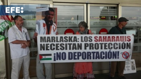 España deportará a Marruecos a diez activistas saharauis que pidieron asilo