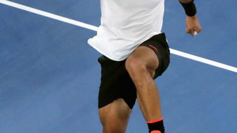 El español Rafa Nadal celebra su victoria ante Gael Monfils en los octavos de final del Open de Australia. /REUTERS