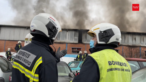 Arde sin heridos una nave de 500 metros cuadrados en San Martín de la Vega