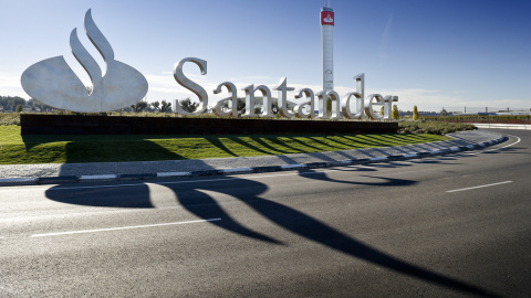 La entrada de la Ciudad Financiera del Banco Santander, en la localidad madrileña de Boadilla del Monte.