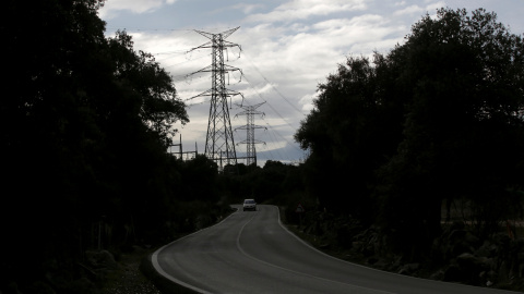 Torres eléctricas de alta tensión cerca de la localidad madrileña de  Galapagar. REUTERS/Juan Medina