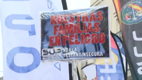 Decenas de policías se concentran ante el Congreso para protestar contra la reforma de la ley de seguridad ciudadana