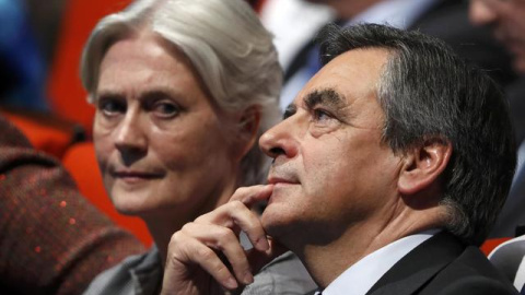 François Fillon haría otorgado un puesto a su mujer como asistente parlamentaria durante ocho años mientras era ministro de Asuntos Sociales. REUTERS