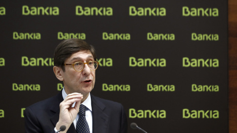 El presidente de Bankia, José Ignacio Goirigolzarri, durante la rueda de prensa que ha ofrecido para presentar los resultados de la entidad en 2016 y las medidas para devolver las cláusulas suelo. EFE/Emilio Naranjo