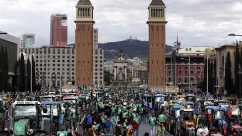 Gairebé 600 tractors als peus de Montjuic