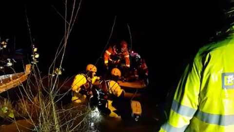 Rescatado un cazador en una barca en el lago de la Albufera