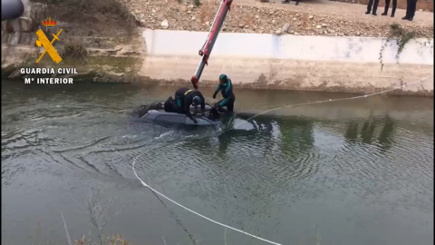 Guardia Civil recupera en el fondo del Canal de Lodosa un vehículo sustraído