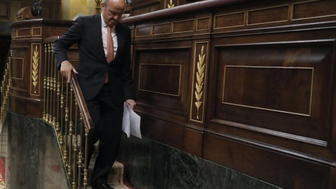 El ministro de Economía y Competitividad, Luis de Guindos, tras intervenir en el pleno del Congreso de los Diputados. EFE