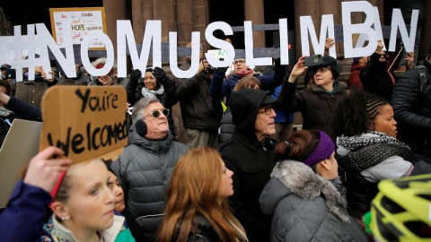 Manifestación en Boston contra las últimas órdenes ejecutivas del presidente de EEUU. - REUTERS