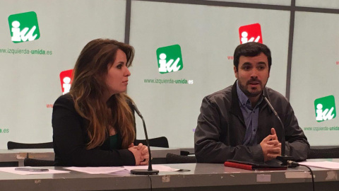 Esther López Barceló, responsable de Memoria Democrática en IU (I) y Alberto Garzón, coordinador federal de IU (D).- IZQUIERDA UNIDA