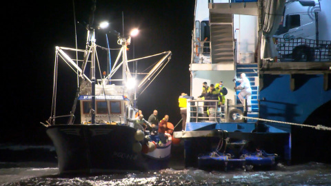 Encalla sin heridos un ferry en Agaete (Gran Canaria) por el mal tiempo