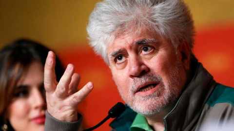 Fotografía de archivo del cineasta español Pedro Almodóvar durante la rueda de prensa de su película "Julieta" en la 69 edición del Festival de Cannes (Francia), el 17 de mayo de 2016. | EFE