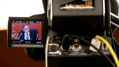 La imagen del gobernador del Banco de Japón (BoJ, según sus siglas en inglés), Haruhiko Kuroda, durante la rueda de prensa enla sede de la entidad en Tokio. REUTERS/Toru Hanai