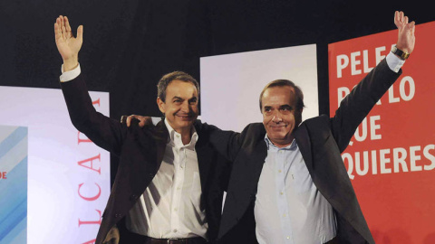 José Antonio Alonso junto a Zapatero en un acto del PSOE. | EFE