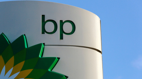 El logo de la petrolera BP en una estación de servicio en Londres. REUTERS/Luke MacGregor