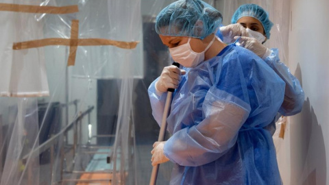 Trabajadoras de un hospital.- EFE