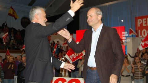 Los expresidentes de la Junta de Andalucía José Antonio Griñán y Manuel Chaves, en un mitin del PSOE-A. E.P.