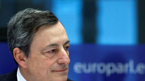 El presidente del BCE, Mario Draghi, durante su comparecencia ante la Comisión de Asuntos Económicos y Monetarios del Parlamento Europeo. REUTERS/Yves Herman