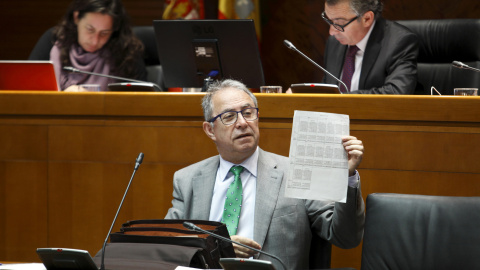 El consejero de Hacienda del Gobierno de Aragón, Fernando Gimeno, defiende la reforma fiscal para financiar los servicios públicos.