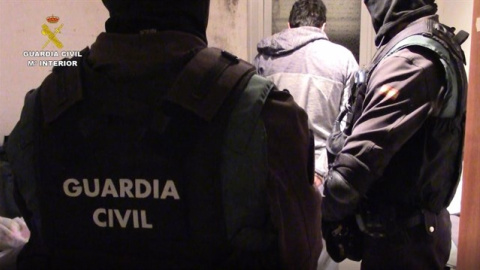 Dos detenidos en Badalona acusados de adoctrinamiento y captación yihadista / GUARDIA CIVIL