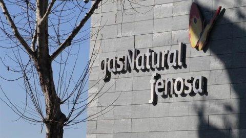 El logo de Gas Natural Fenosa en la fachada de su sede en Madrid. E.P.