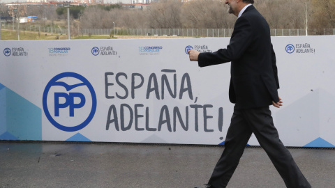 Mariano Rajoy, presidente del Gobierno y del PP, a su llegada a la Caja Mágica de Madrid para asistir al XVIII Congreso nacional del partido. EFE/JuanJo Martín