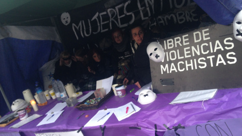 Ocho mujeres comienzan una huelga de hambre indefinida en el centro de Madrid. PÚBLICO