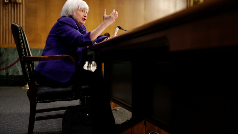 La presidenta de la Reserva Federal (conocida como Fed), Janet Yellen, durante su comparecencia ante el comité de Bancario del Senado de EEUU. REUTERS/Joshua Roberts