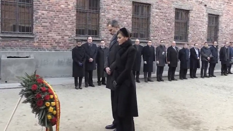 Los Reyes visitan el campo de exterminio de Auschwitz