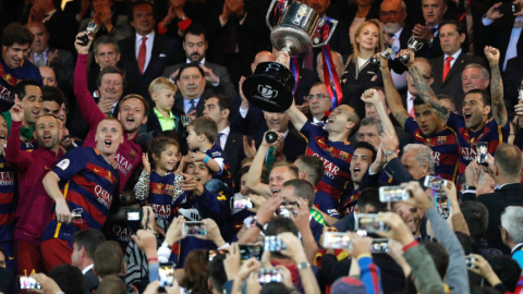 Los jugadores del FC Barcelona celebran su triunfo en la final de la Copa del Rey 2016 frente al Sevilla FC. EFE