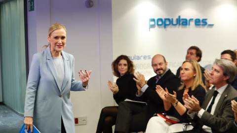 Cristina Cifuentes, a su llegada hoy a la reunión de la Gestora del PP de Madrid, en la que ha dimitido para ser candidata a la Presidencia del partido. EFE/Zipi