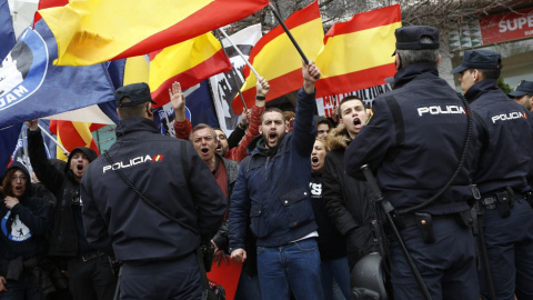 Manifestantes de Hogar Social Madrid.- EFE