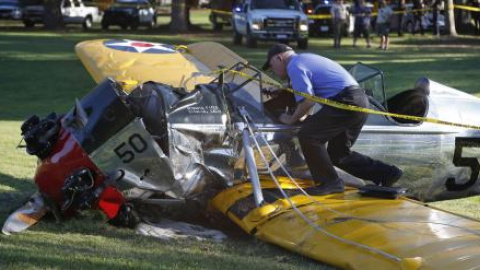 La avioneta que pilotaba Harrison Ford, tras el accidente. REUTERS