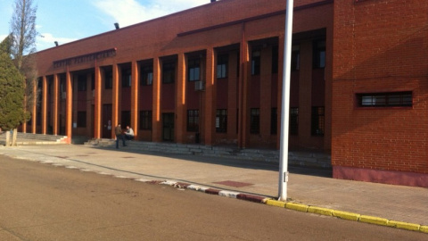 Fachada exterior del Centro Penitenciario de Badajoz. /ACAIP