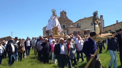 Imagen de archivo de la procesión de la Virgen de Valdejimena en Horcajo Medianero (Salamanca). / Salamanca RTV