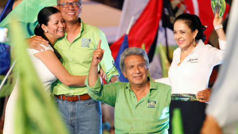 Lenin Moreno, el candidato a la presidencia, en el cierre de campaña en Guayaquil, ciudad que podría ser clave en el resultado de las elecciones del domingo. REUTERS/Guillermo Granja