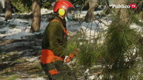 Los trabajadores esenciales, a temperaturas bajo cero y sin el material necesario