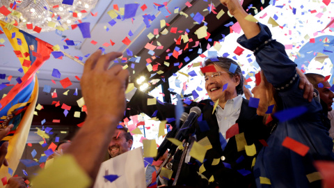 Guillermo Lasso celebra su segunda posición en las elecciones. - REUTERS