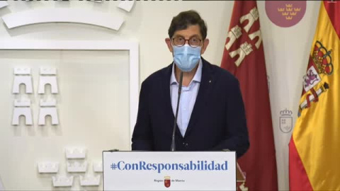 Piden la dimisión  del consejero de Salud de Murcia por vacunarse contra la Covid sin corresponderle