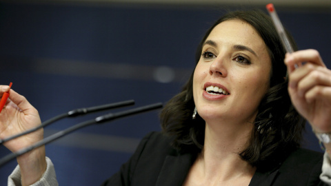 La nueva portavoz del grupo parlamentario de Unidos Podemos, Irene Montero, durante la rueda de prensa posterior a la reunión de la Junta de Portavoces, la primera para la diputada de la formación morada en su nuevo cargo, en el Congreso de