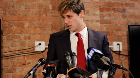 Milo Yiannopoulos anuncia en Nueva York su dimisión. | REUTERS