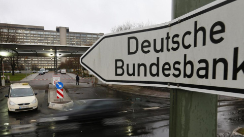 Entrada de la sede del Bundesbank, el banco central alemán, en Fráncfort. REUTERS