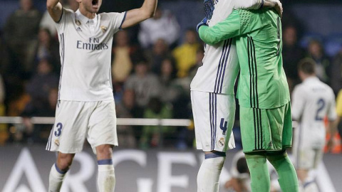 Pepe, Ramos y Keylor Navas celebran el triunfo en Villarreal. | MIGUEL ANGEL POLO (EFE)