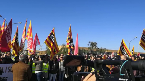 Minuto de silencio por los muertos en la explosión en La Canonja