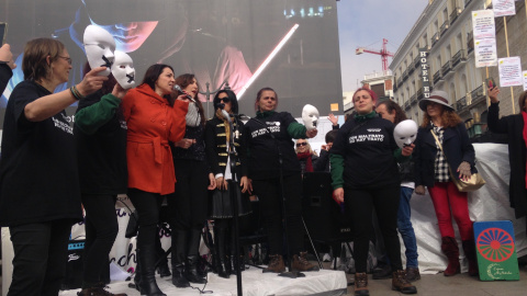 'Las mujeres de Sol' han cantado junto a Amistades Peligrosas.PÚBLICO